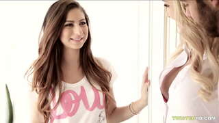 Uskyldige barnevakt blir threesomed