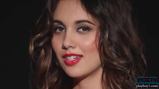 Burbulla butt latina MILF bebé queda espida durante unha data de soño con ela