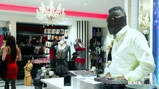 Skaisti Rachel Adjani izpaužas jauno apakšveļas pēc BBC Eddy Blackstone dzimums, veikals un beidzas līdz ar karstā anālais sesiju ar mitru BJ, dildo viņas ass &amp;amp; a creampie! Pilna Fliks &amp;amp; 1000s Vairāk PrivateBlack.com!