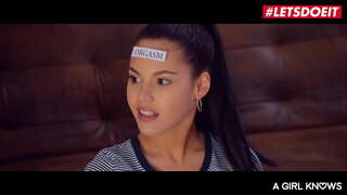 #LETSDOEIT-Sicilia မော်ဒယ်၊Apolonia နှင့် Katana-အာရှဆယ်ကျော်သက်ကြိုးစားလိင်လိင်နှင့်အတူသူမ၏BESTIES