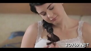 Pirrende Lucy L. er langsomt ved at få nøgne bare for sjov