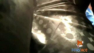 Visar röven på tunnelbanan, på tunnelbanan på gatan och i offentliga