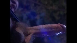 Busty ravenhaired μωρό μου σφυροκοπείται από votary ως τελετουργία του Διαβόλου λατρεία