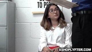 Η κάλι γάμησαν στην κορυφή του πίνακα γραφείων